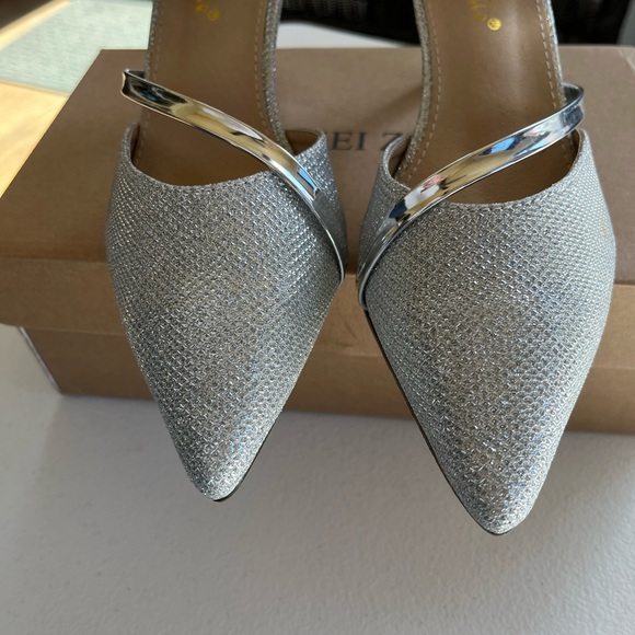 NWT Crape Myrtle Silver heels - Picture 10 of 11